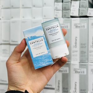 ضد آفتاب استیکی سنتلا مدل 1004 SPF50 مناسب انواع پوست حجم ۲۰ میلی‌لیتر