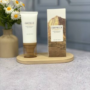 ضد آفتاب سنتلا اسکین 1004 مدل Mineral SPF30 حجم 50 میلی لیتر